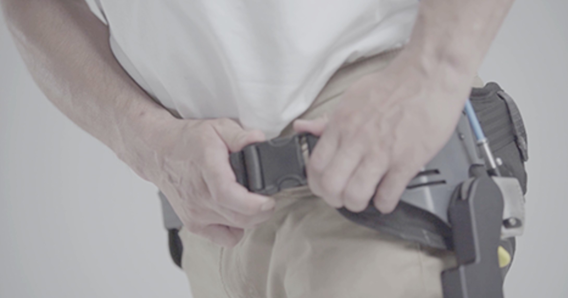 Laevo Exoskeleton 착용 방법 — 간편한 설치 구조
