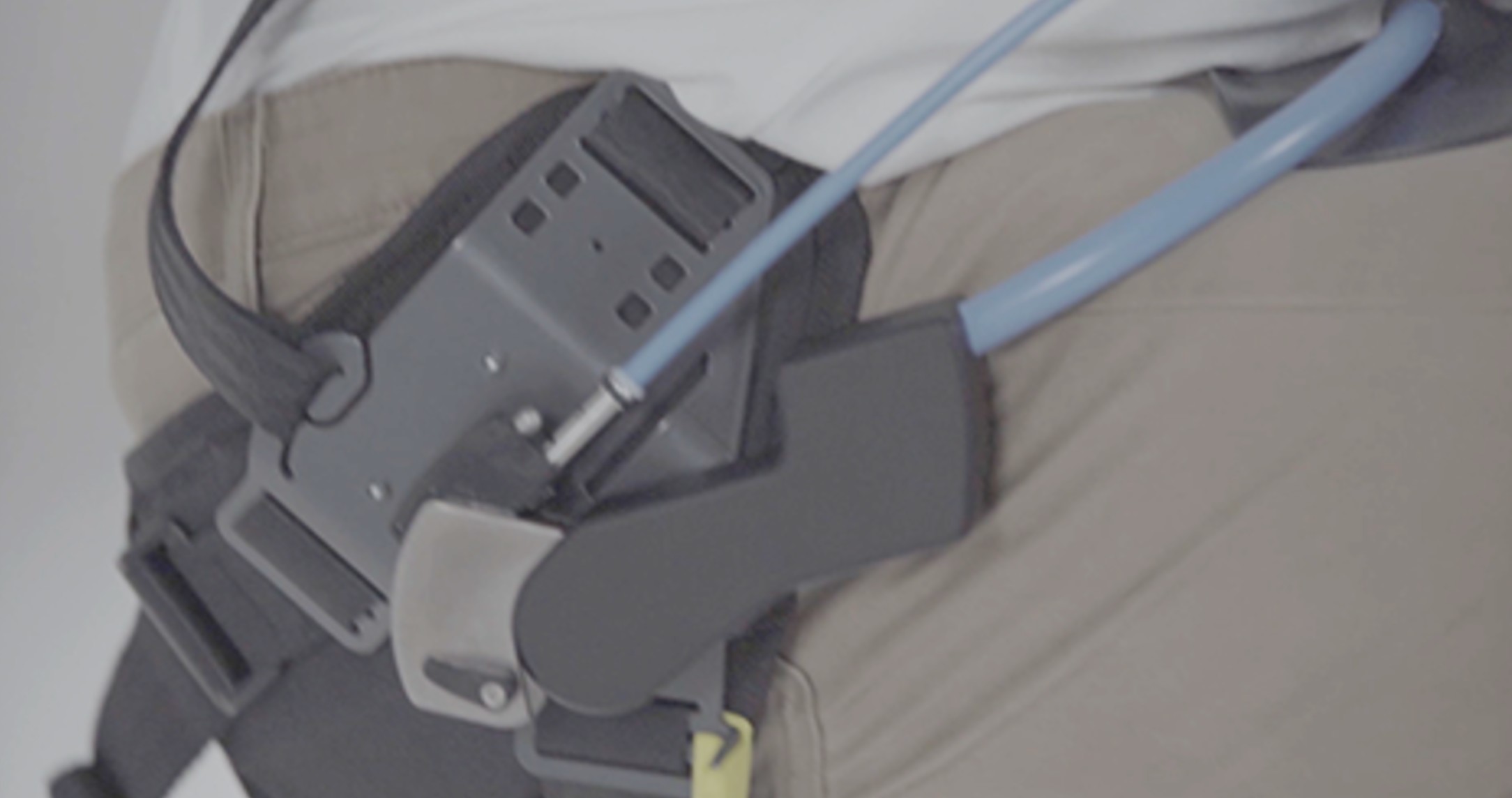 Laevo Exoskeleton — 배터리 없이 작동하는 패시브 구조
